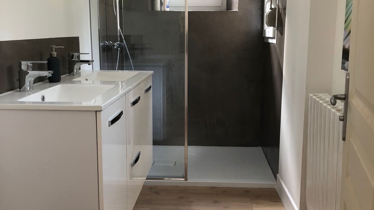 Photo of Bathroom in Vendeuvre-sur-Barse