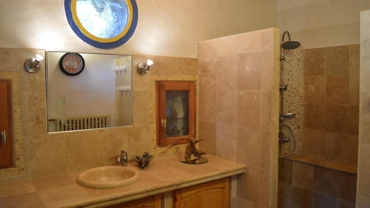 Photo of Bathroom in Estoublon