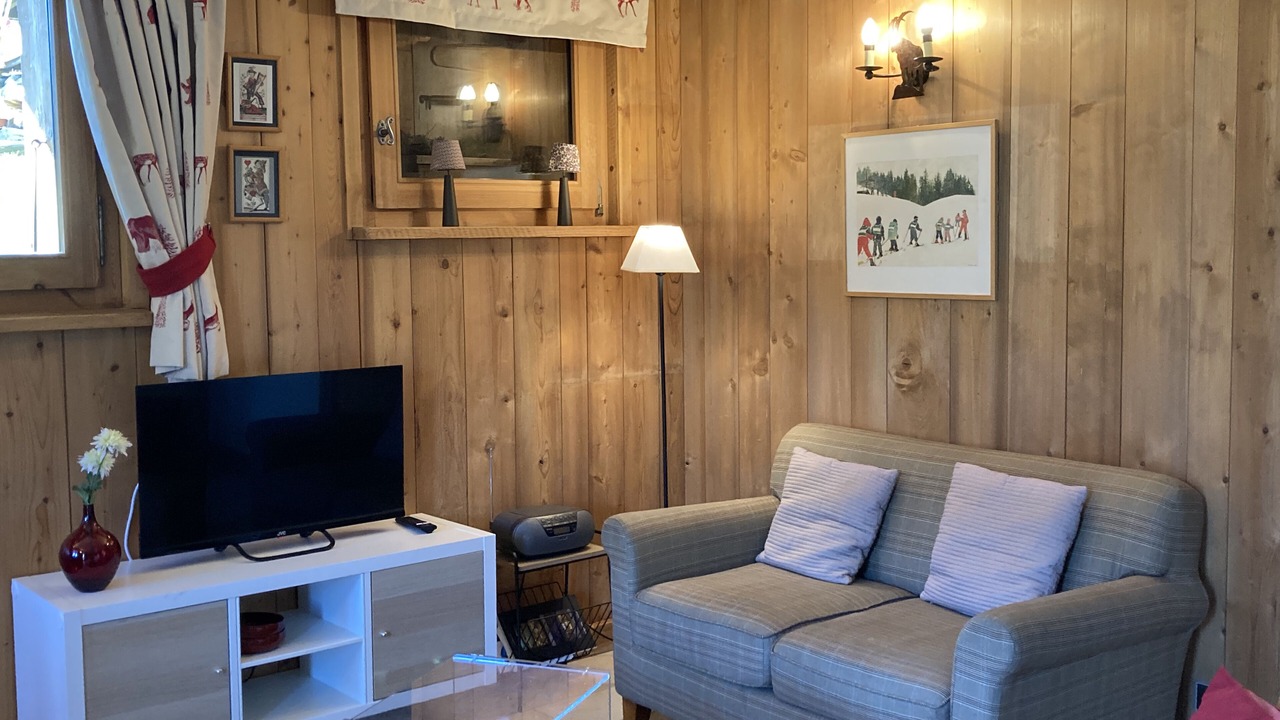 Photo of Livingroom in Demi-Quartier