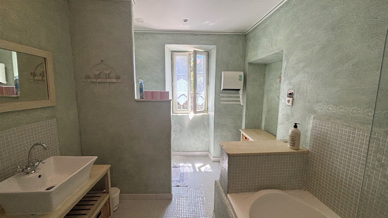 Photo of Bathroom in Belvezet