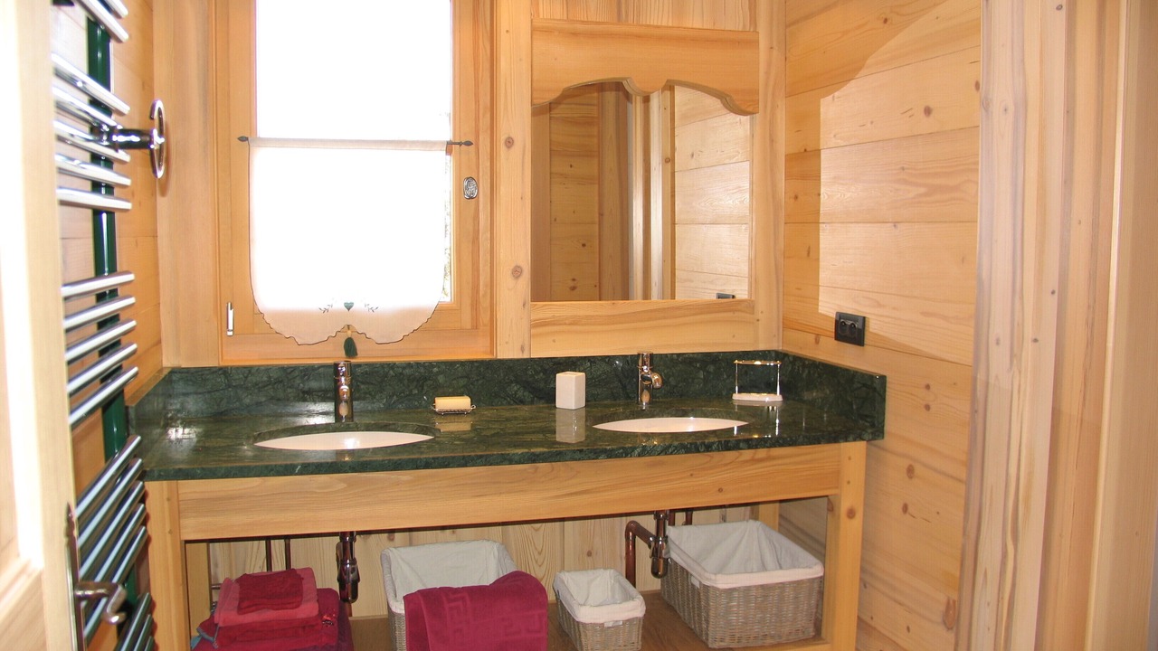 Photo of Bathroom in Demi-Quartier