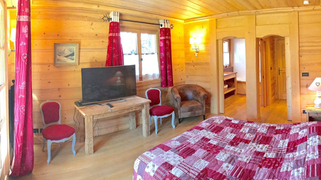 Photo of Bedroom in Demi-Quartier