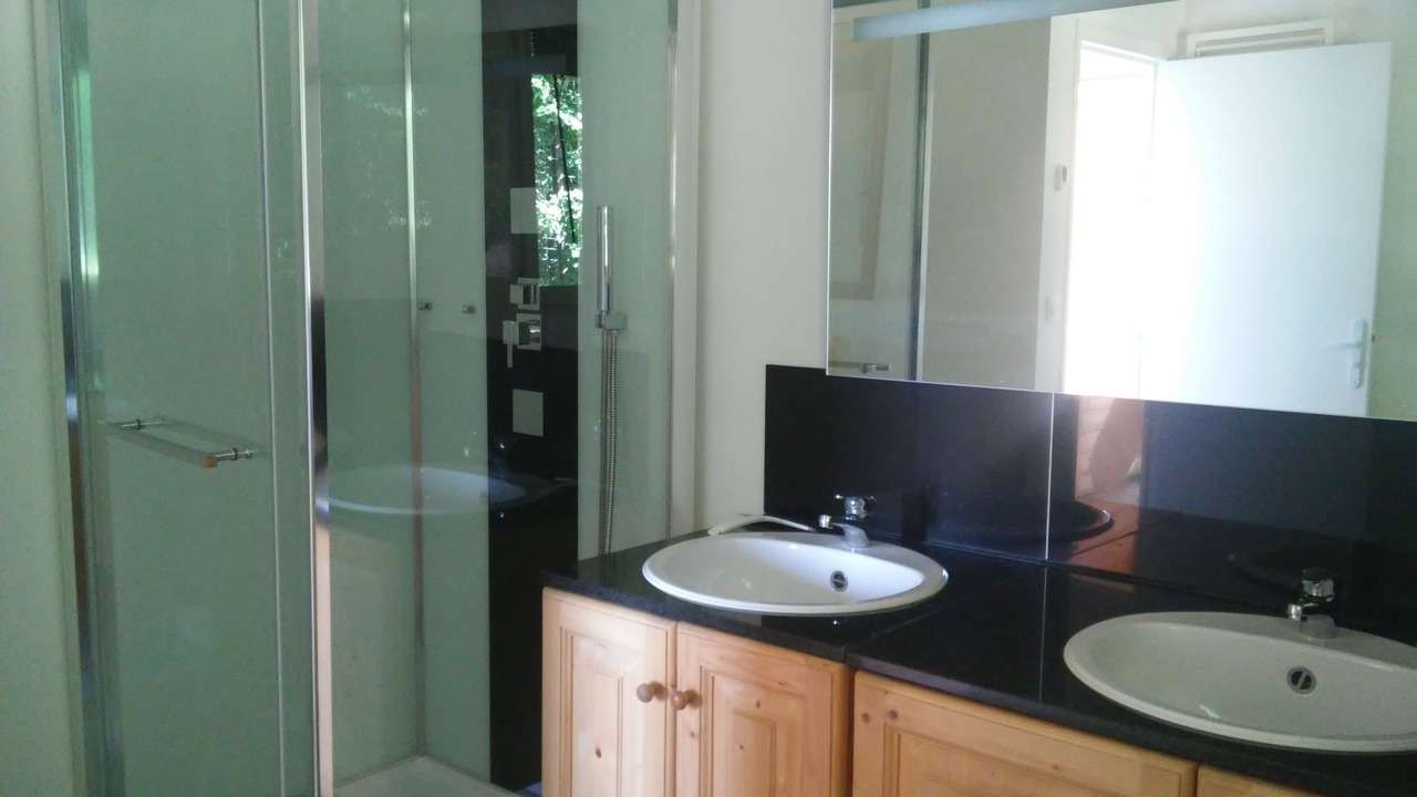 Photo of Bathroom in Vendeuvre-sur-Barse