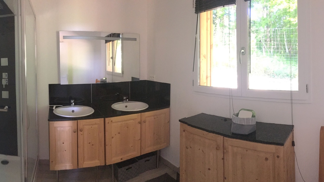 Photo of Bathroom in Vendeuvre-sur-Barse