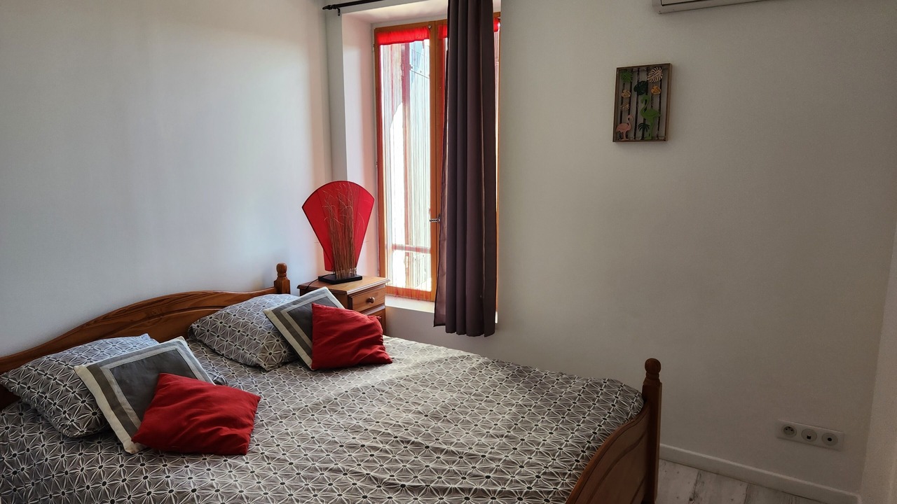 Photo of Bedroom in Meynes