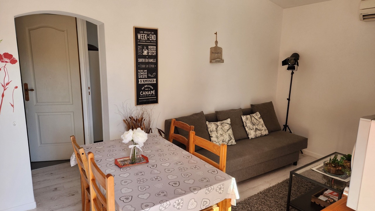 Photo of Livingroom in Meynes