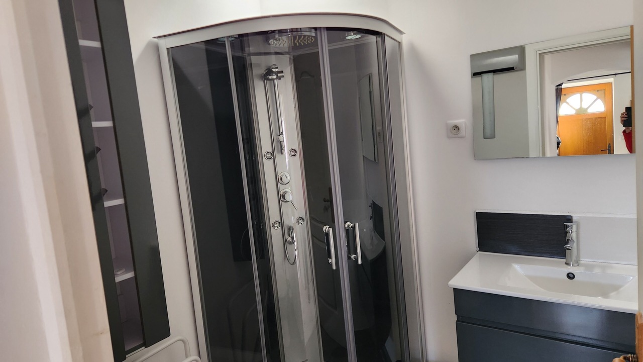 Photo of Bathroom in Meynes