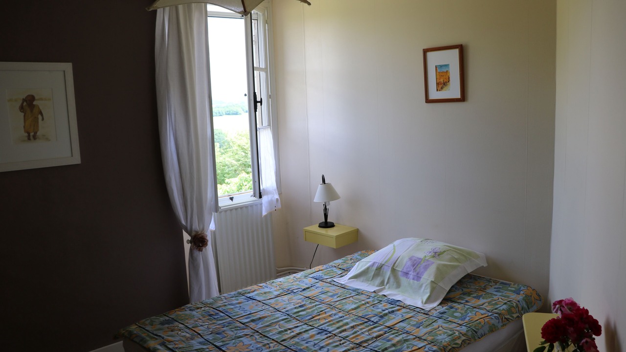 Photo of Bedroom in Courties