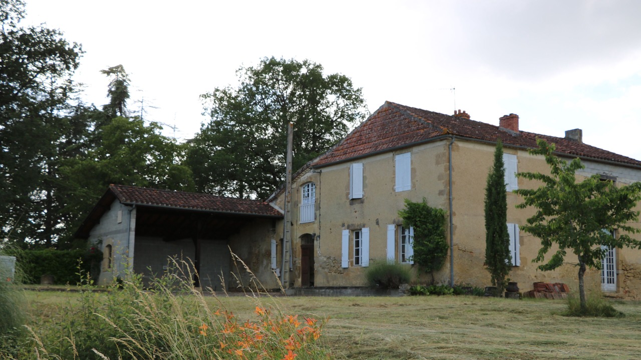 Photo of Outdoor in Courties