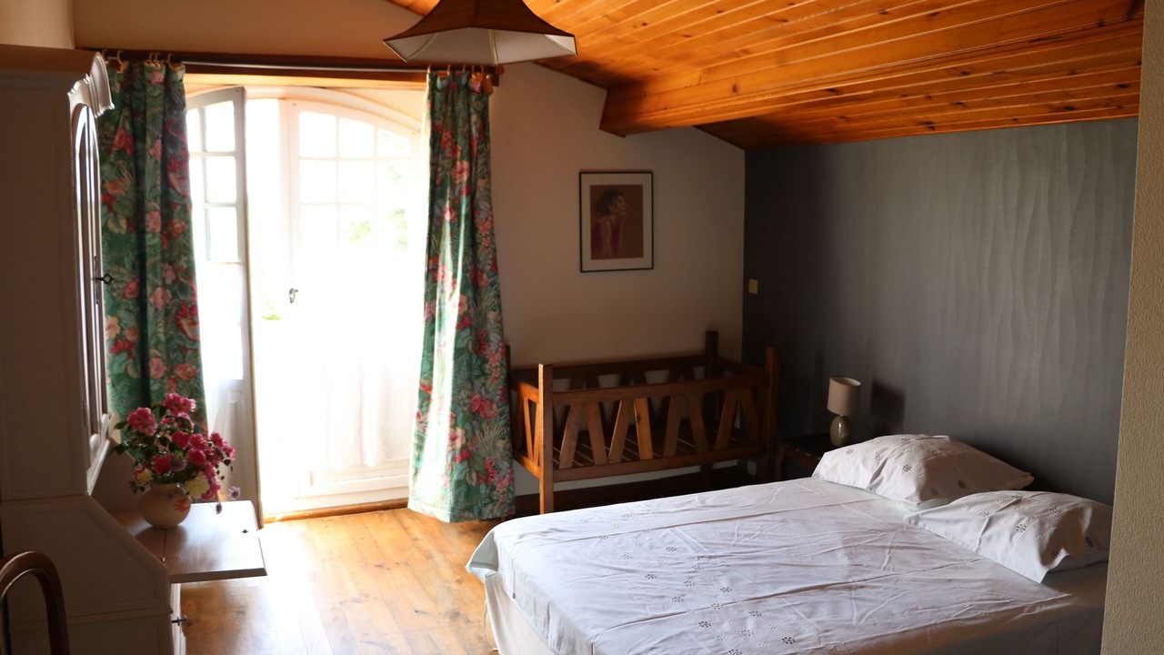 Photo of Bedroom in Courties