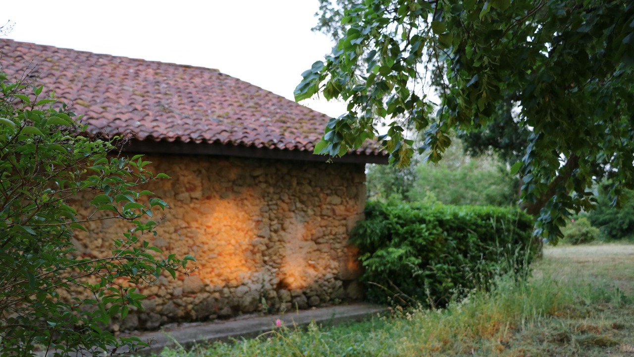 Photo of Outdoor in Courties