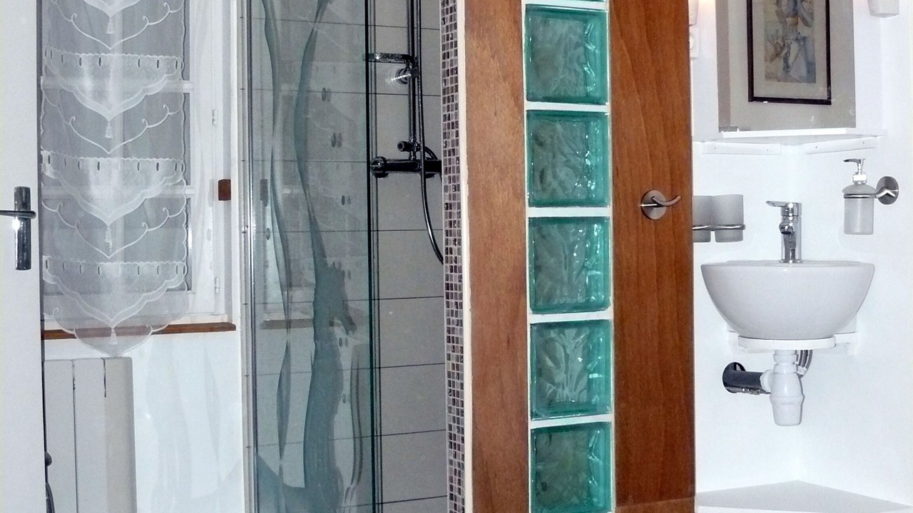 Photo of Bathroom in Tredrez-Locquemeau