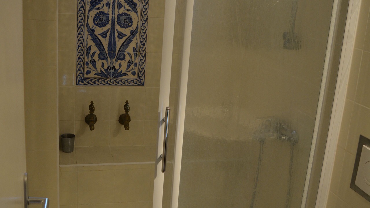 Photo of Bathroom in Tredrez-Locquemeau