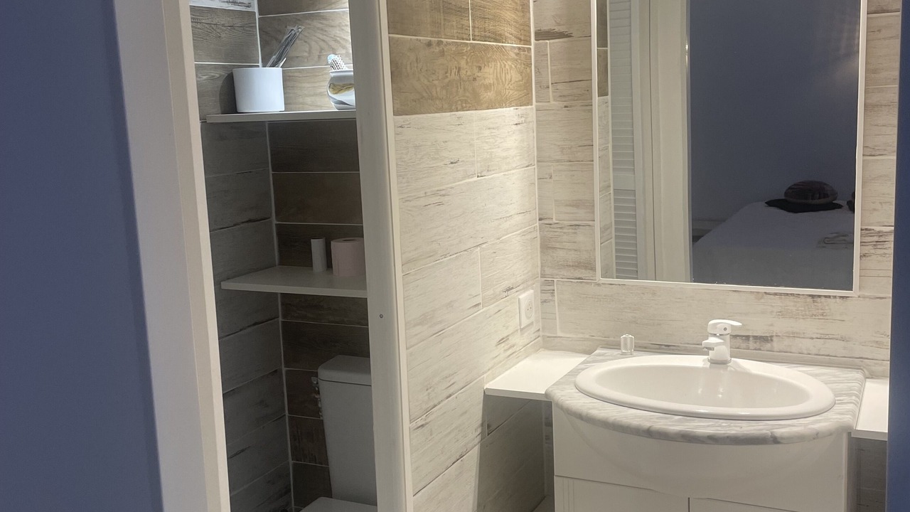Photo of Bathroom in Cassis