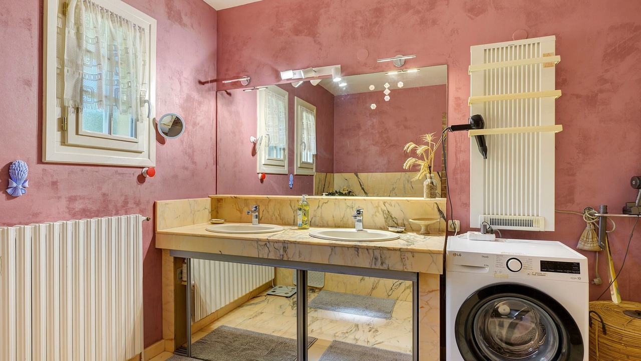Photo of Bathroom in Saint-Frajou