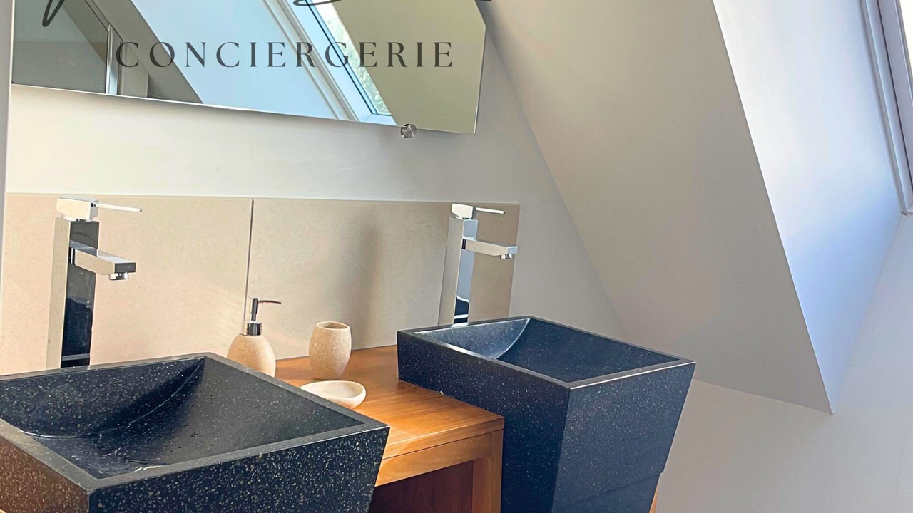 Photo of Bathroom in Saint-Gilles-les-Bois