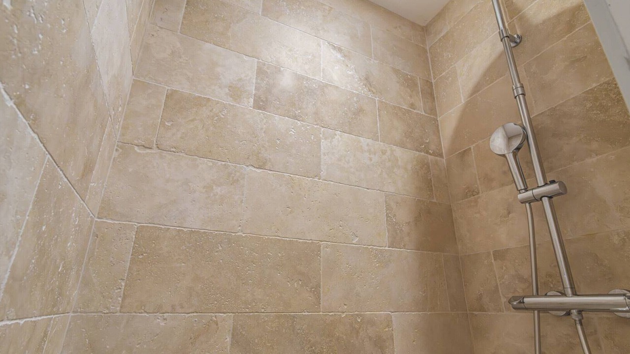 Photo of Bathroom in Centre Erlon