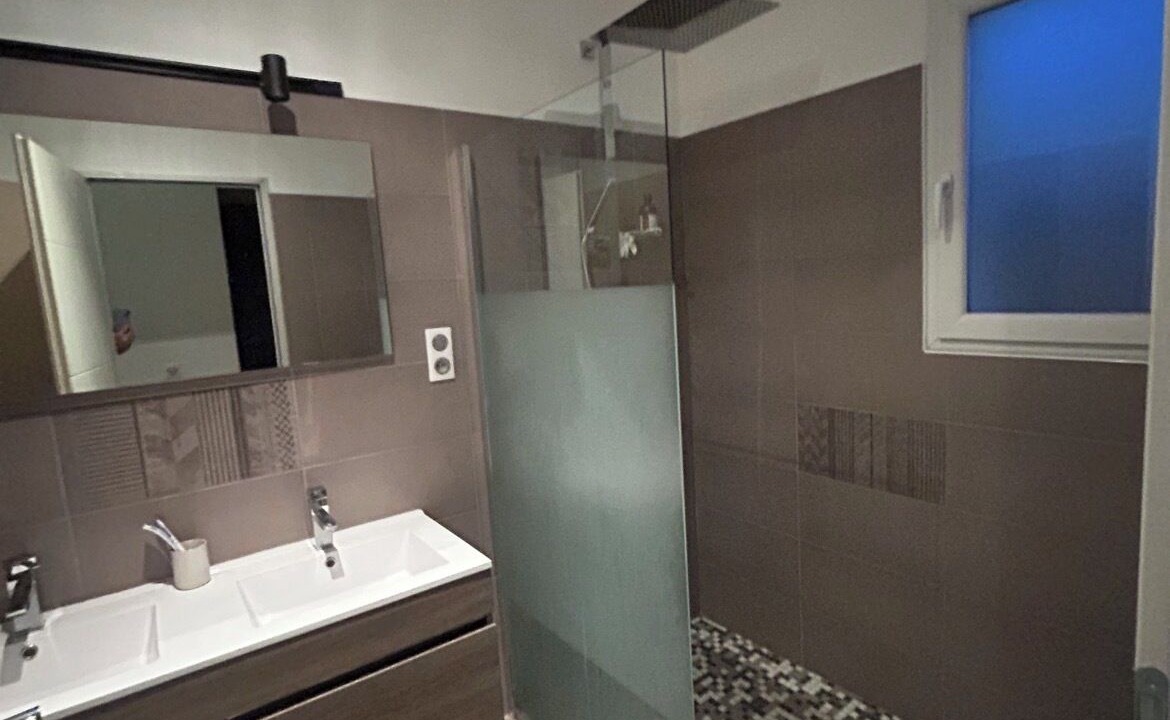 Photo of Bathroom in Rochefort-du-Gard
