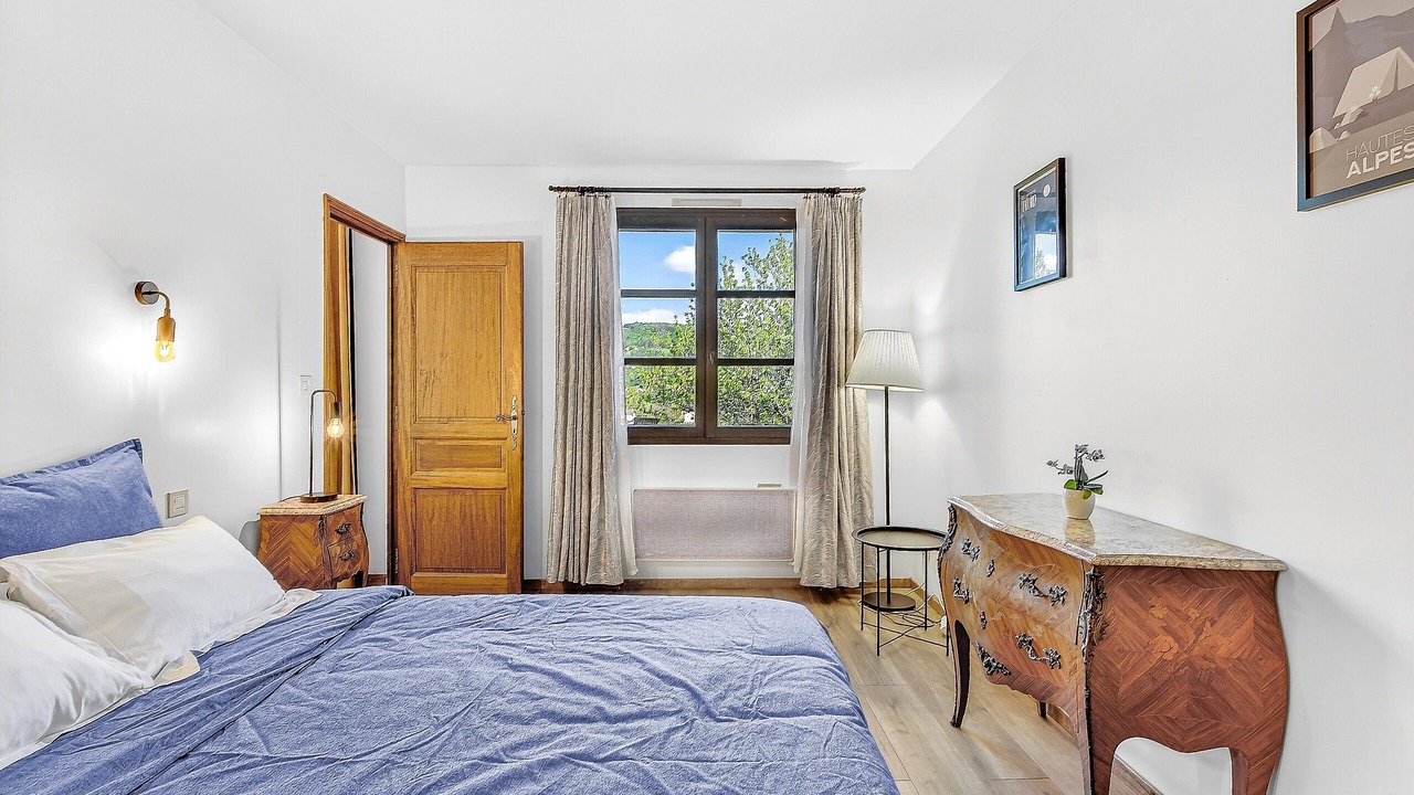 Photo of Bedroom in Gap