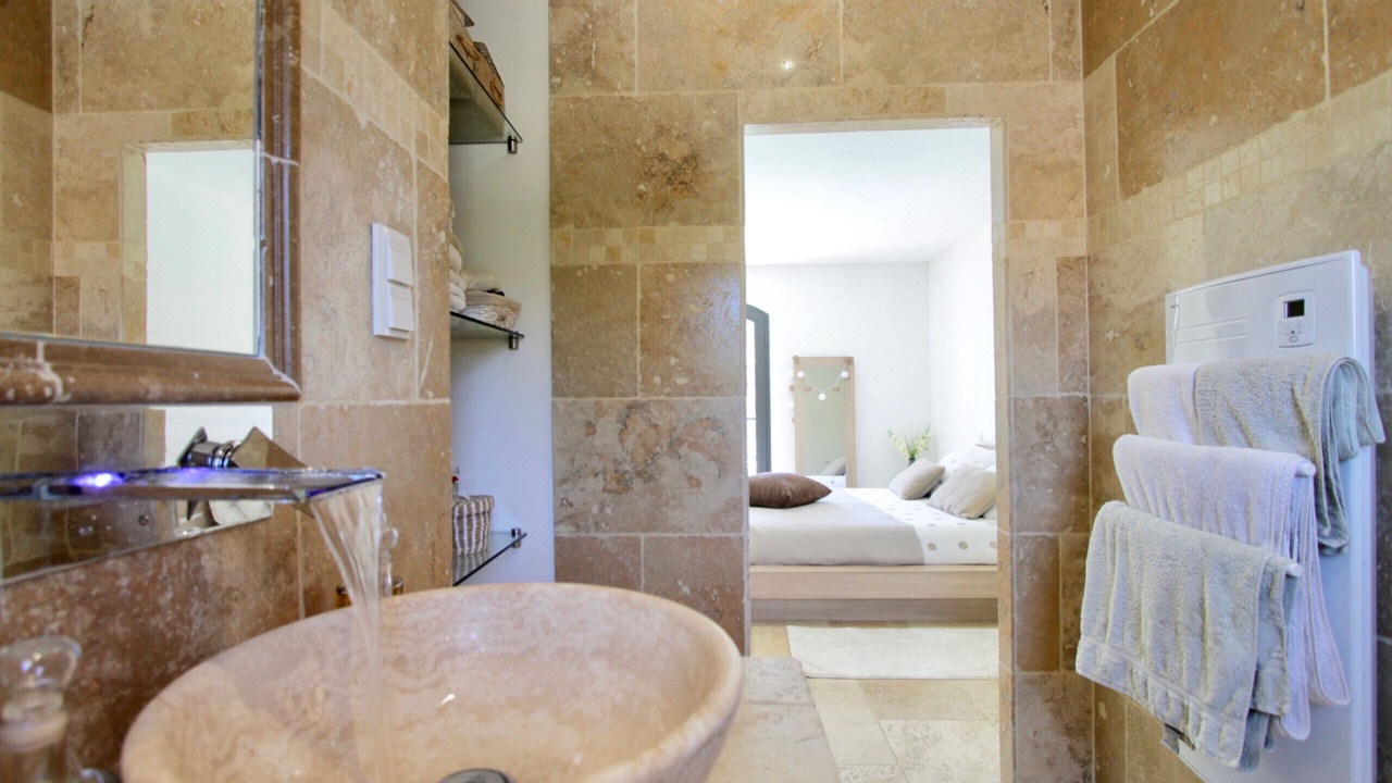 Photo of Bathroom in Rochefort-du-Gard
