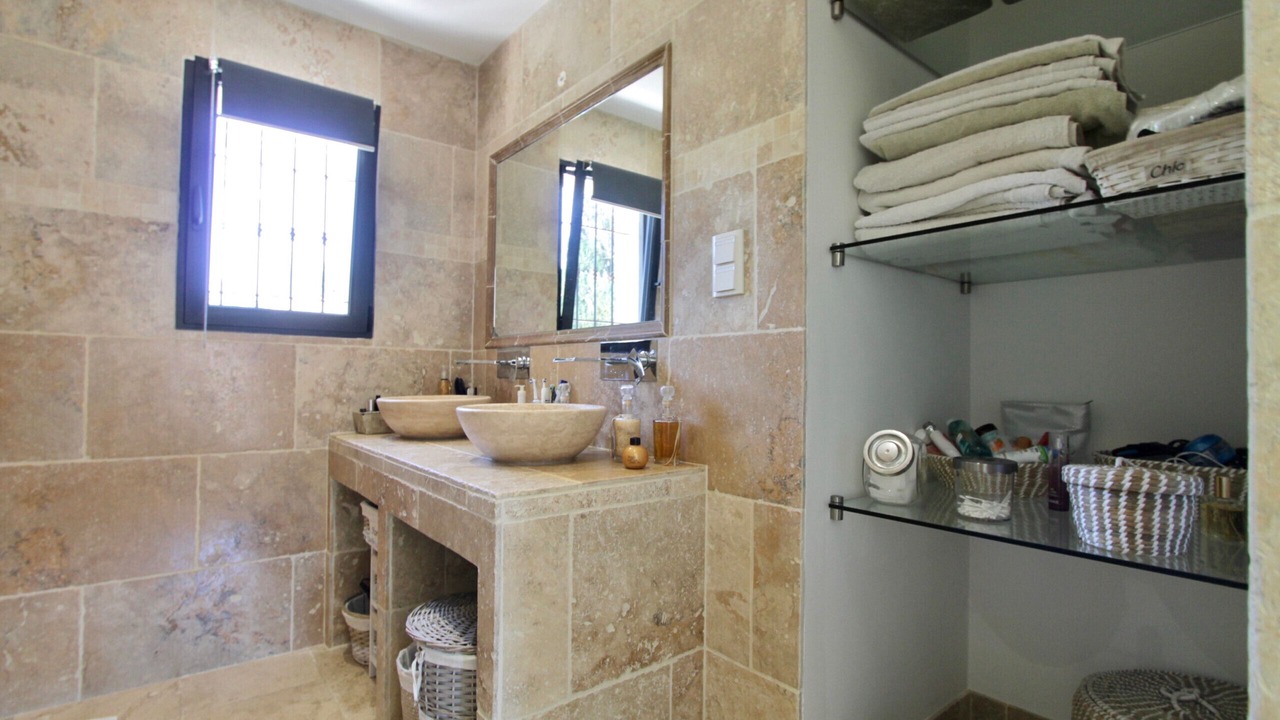 Photo of Bathroom in Rochefort-du-Gard