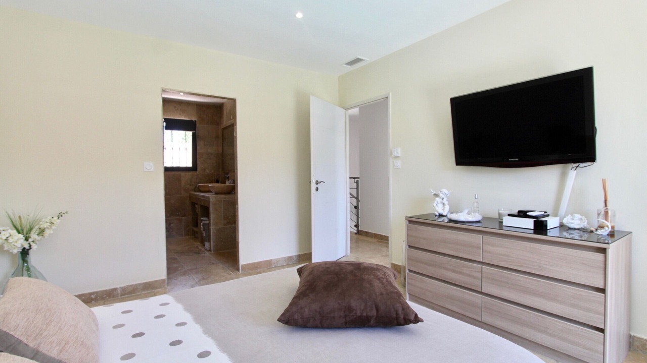 Photo of Bedroom in Rochefort-du-Gard