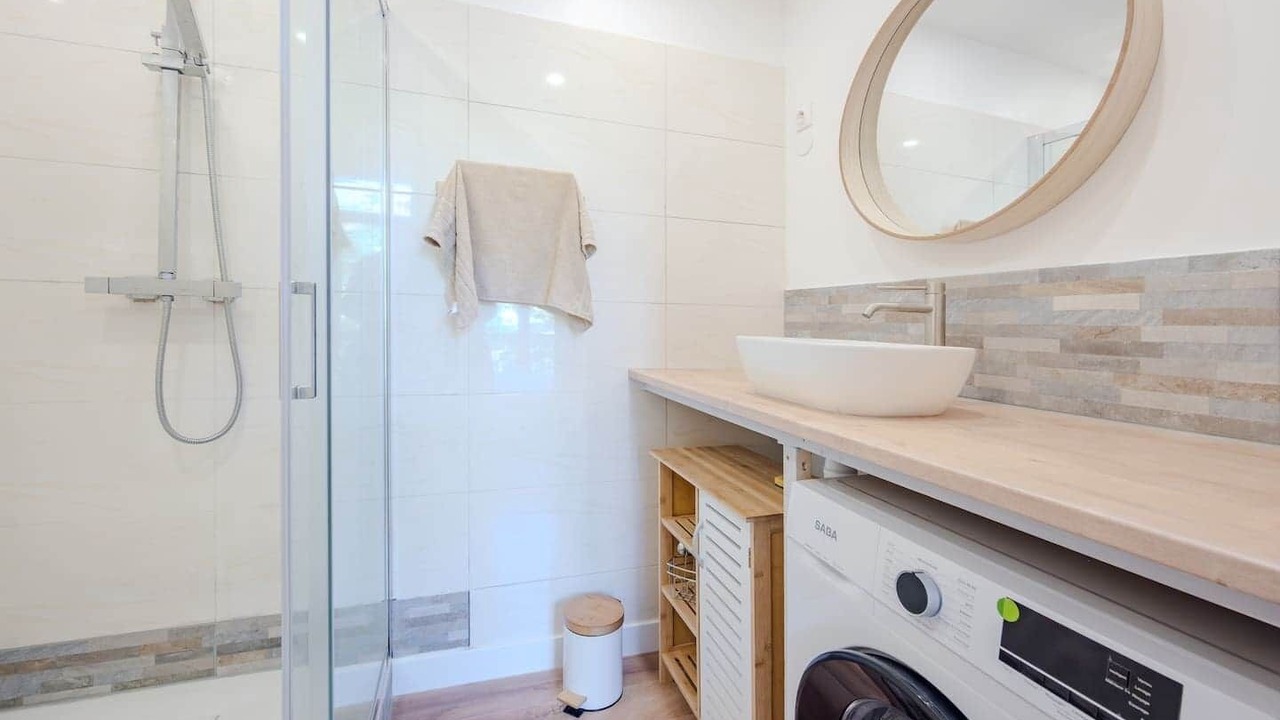 Photo of Bathroom in Hyeres City Centre