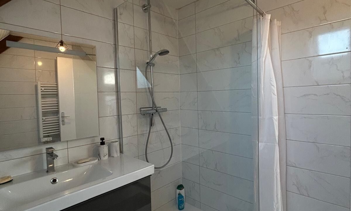 Photo of Bathroom in Moneteau