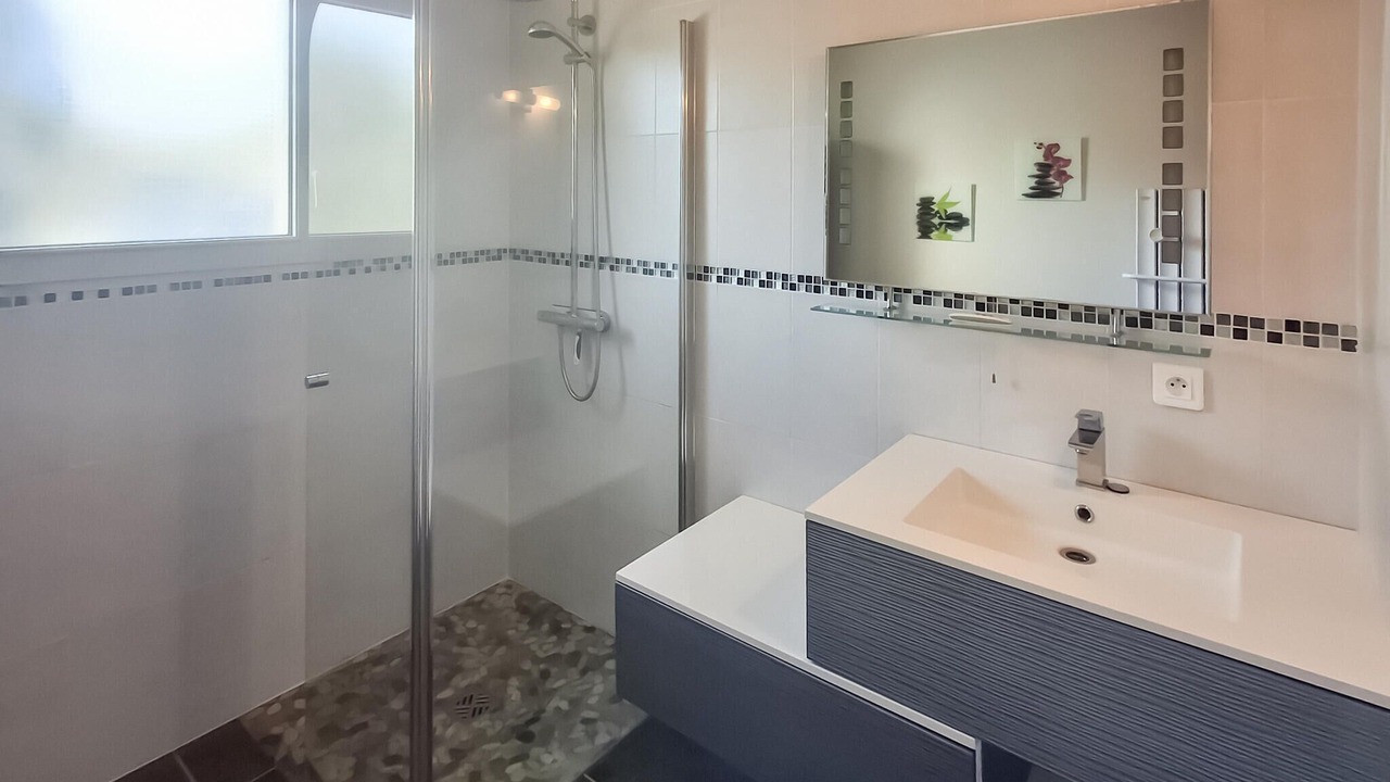 Photo of Bathroom in Etables-sur-Mer