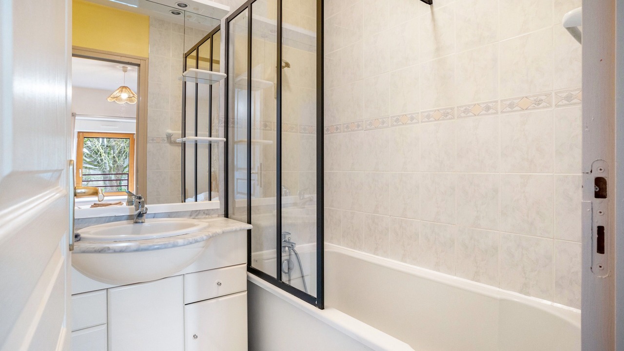 Photo of Bathroom in Lanvallay