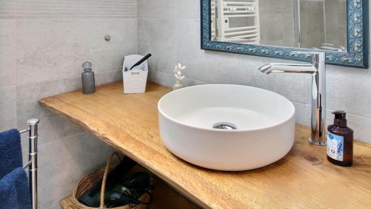 Photo of Bathroom in Neulliac