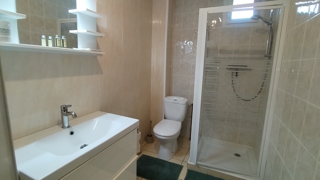 Photo of Bathroom in Herpy-l'Arlesienne