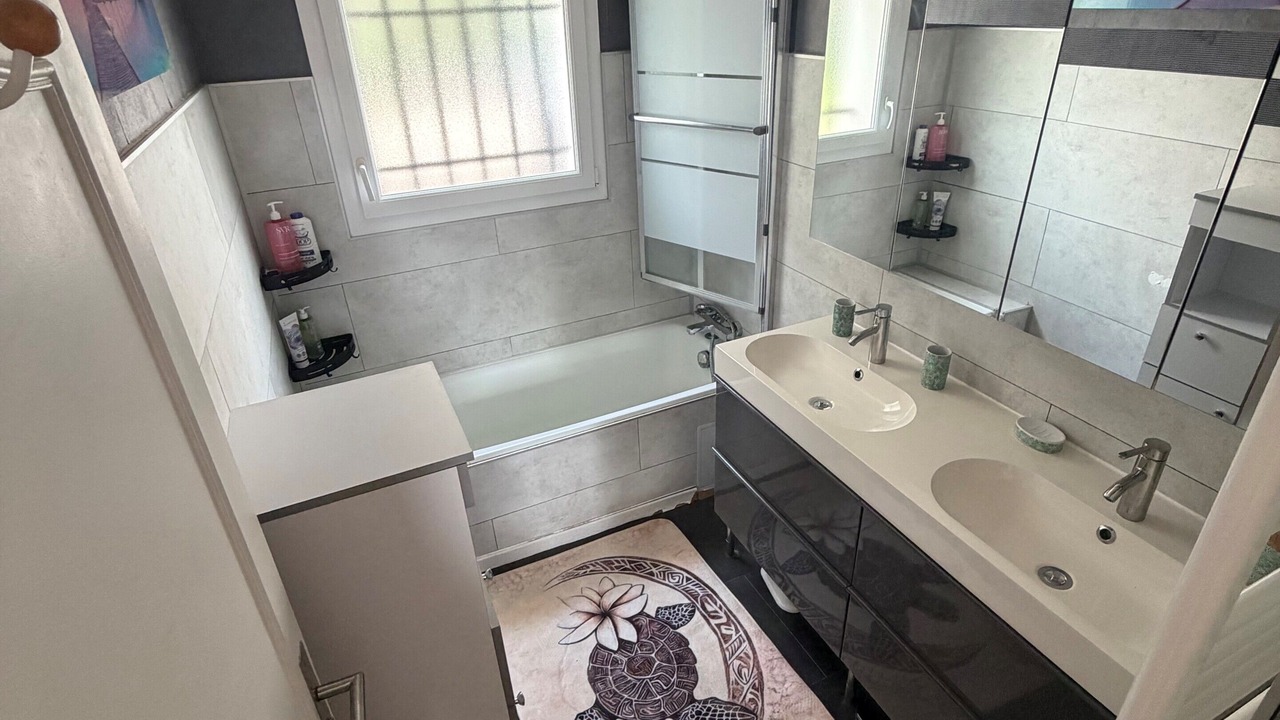 Photo of Bathroom in Saint-Jacques