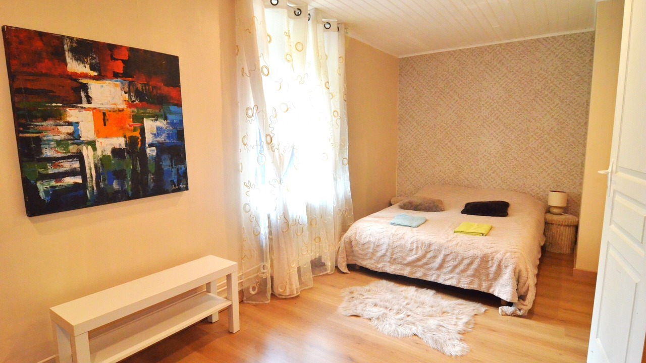 Photo of Bedroom in Campan