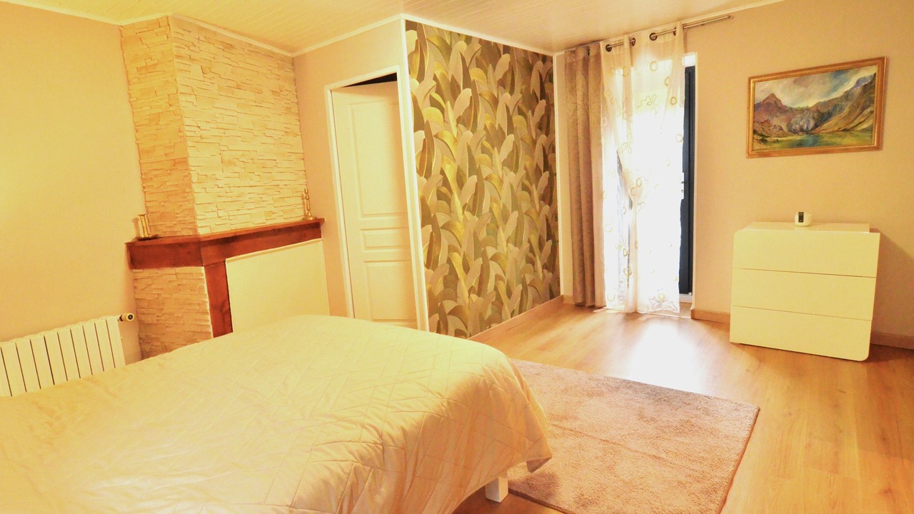 Photo of Bedroom in Campan