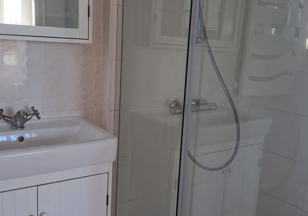 Photo of Bathroom in Droyes