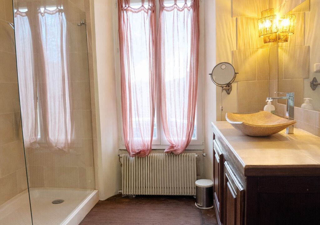 Photo of Bathroom in Saint-Martin-sur-Oreuse