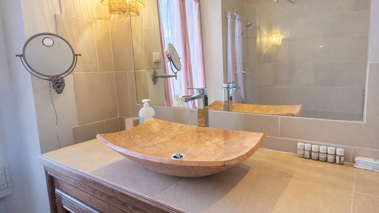 Photo of Bathroom in Saint-Martin-sur-Oreuse