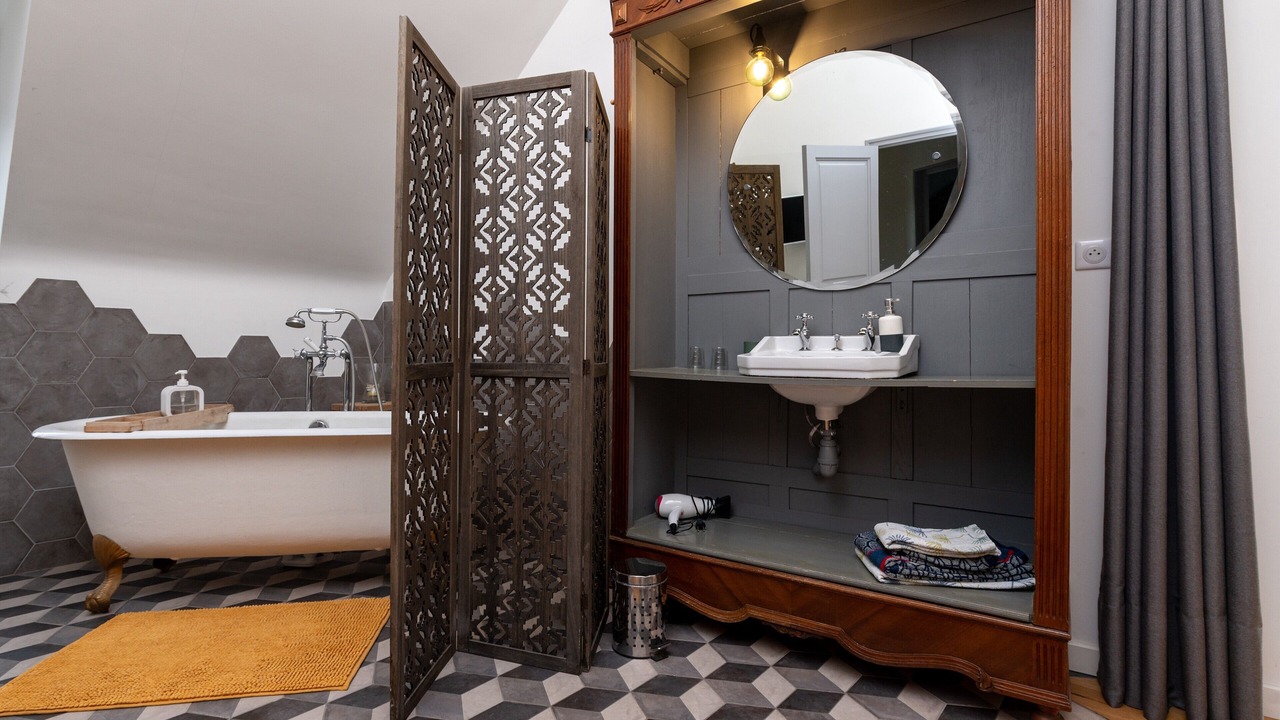 Photo of Bathroom in La Croix-Hellean