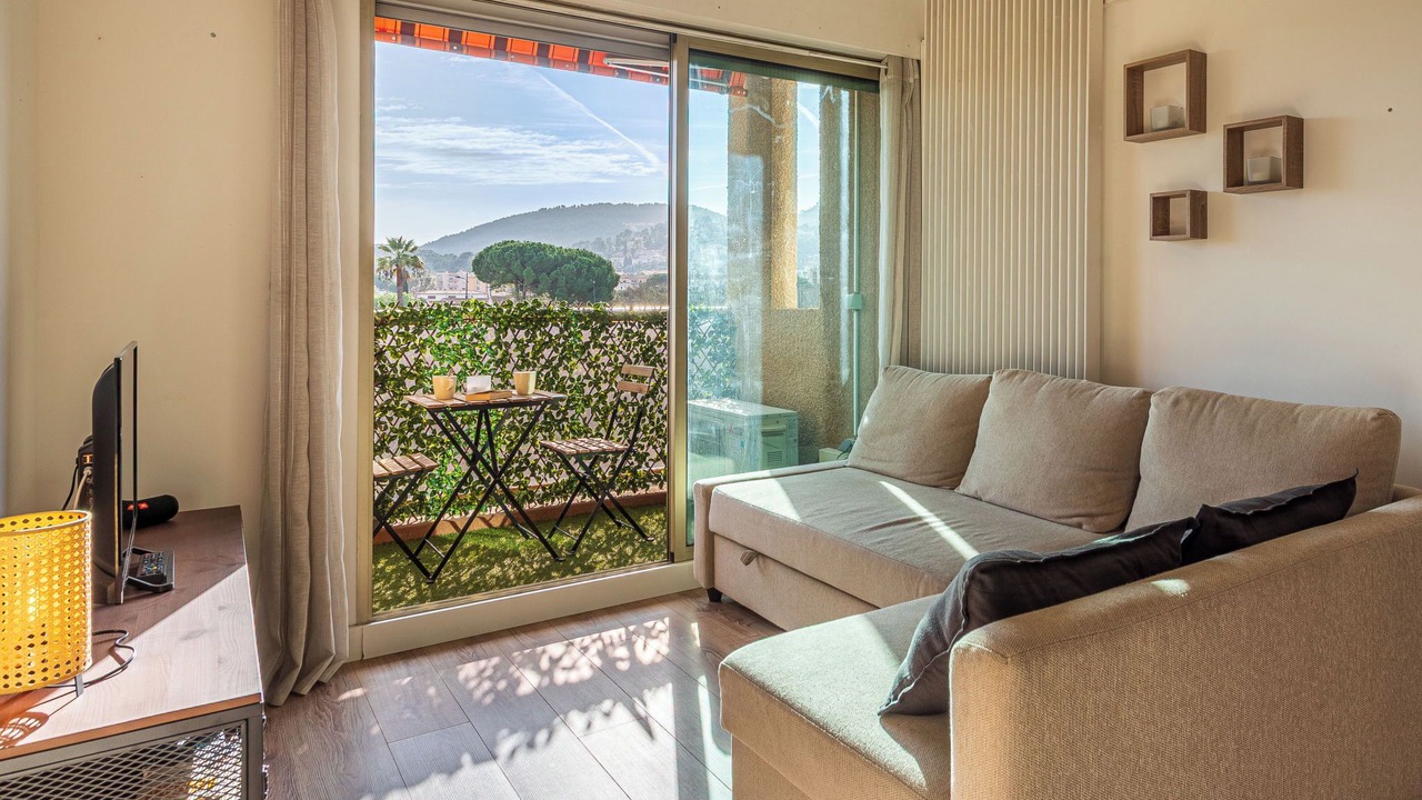 Photo of Livingroom in Hyeres City Centre
