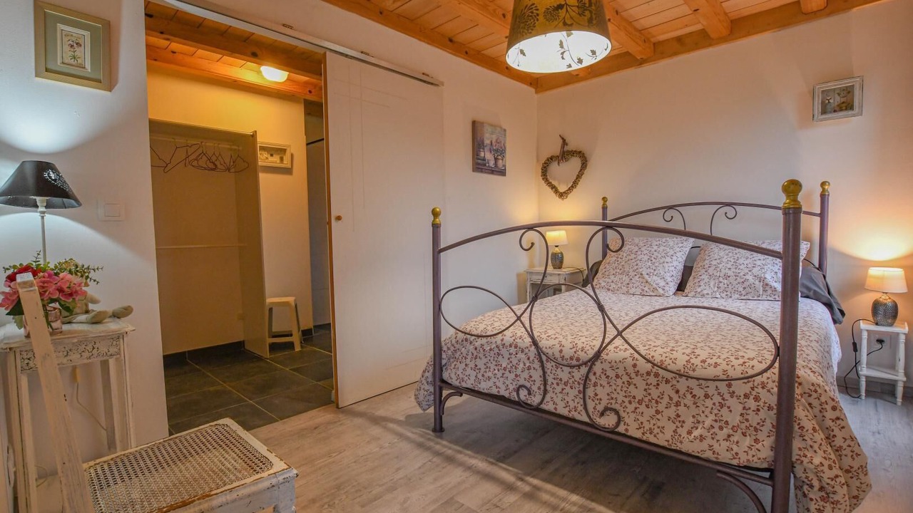 Photo of Bedroom in Courteranges
