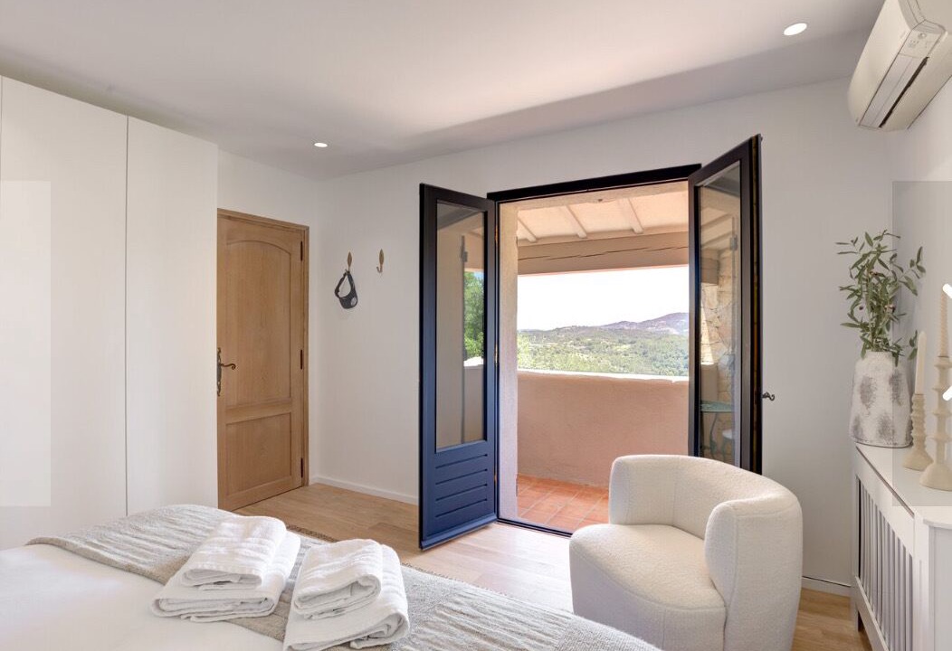 Photo of Bedroom in Saint-Cezaire-sur-Siagne