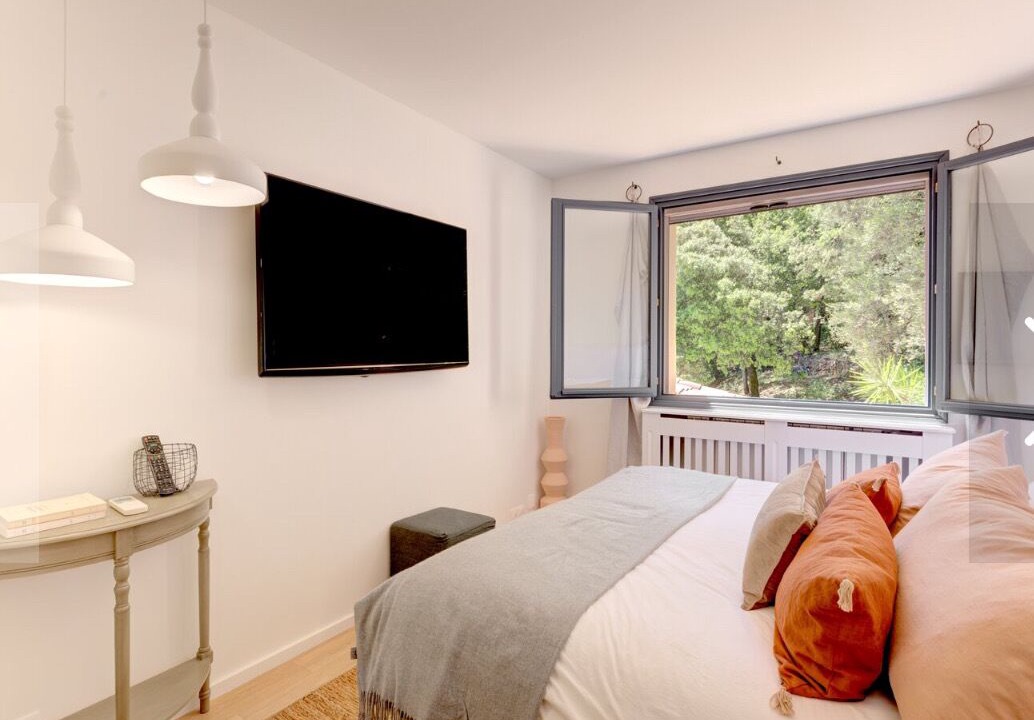 Photo of Bedroom in Saint-Cezaire-sur-Siagne