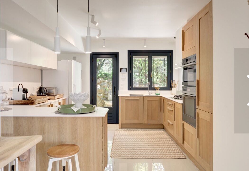 Photo of Kitchen in Saint-Cezaire-sur-Siagne