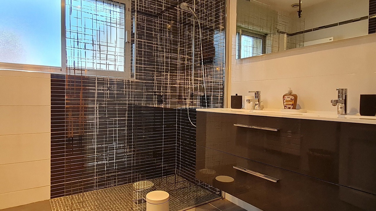 Photo of Bathroom in Ville-sur-Yron