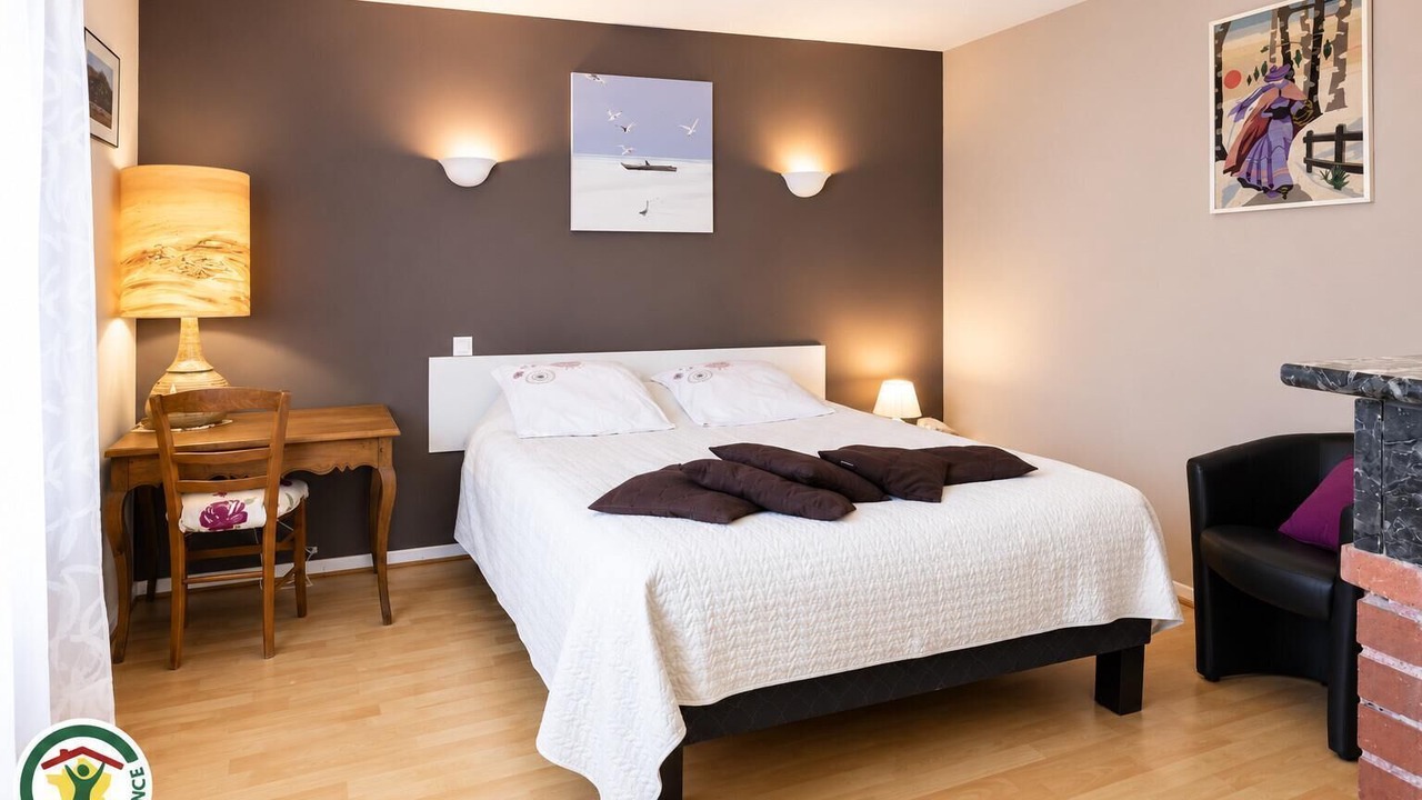 Photo of Bedroom in Outines