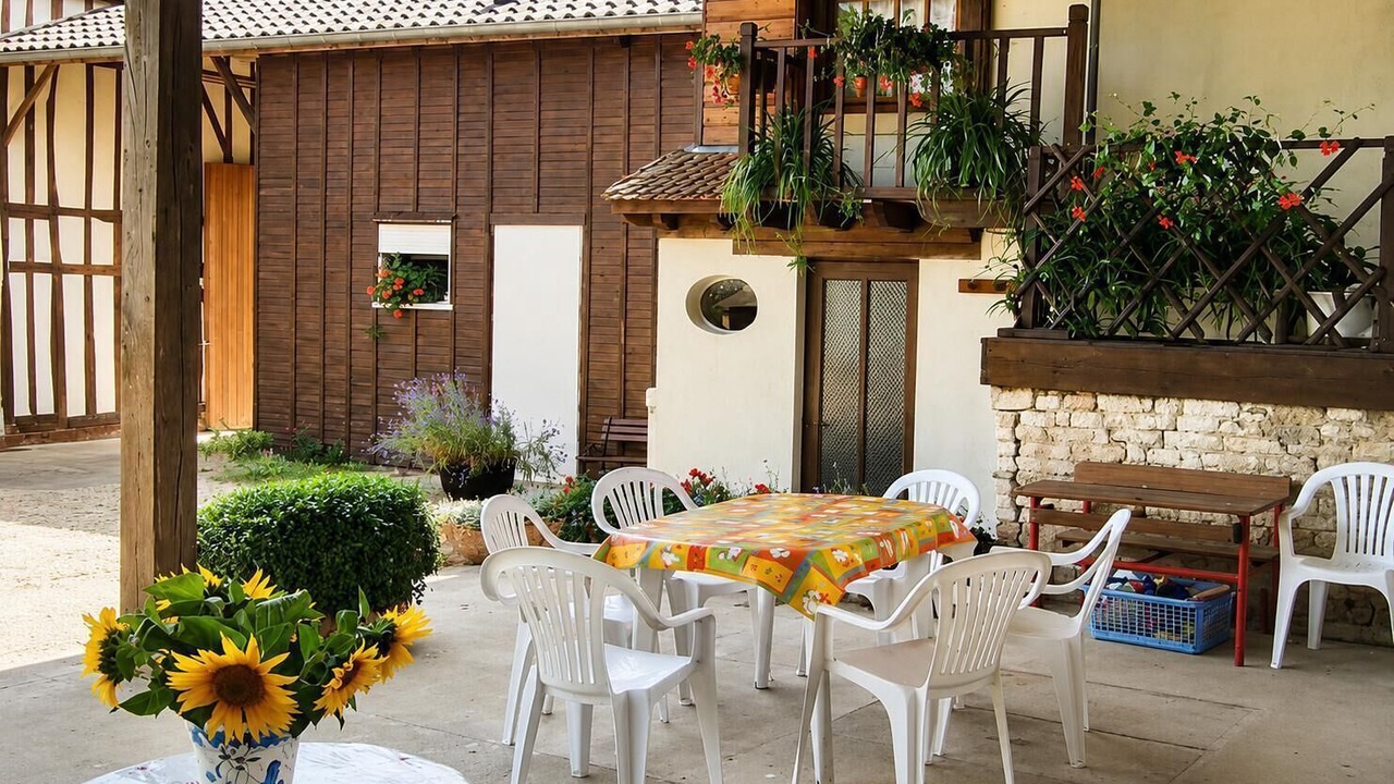 Photo of Outdoor in Outines