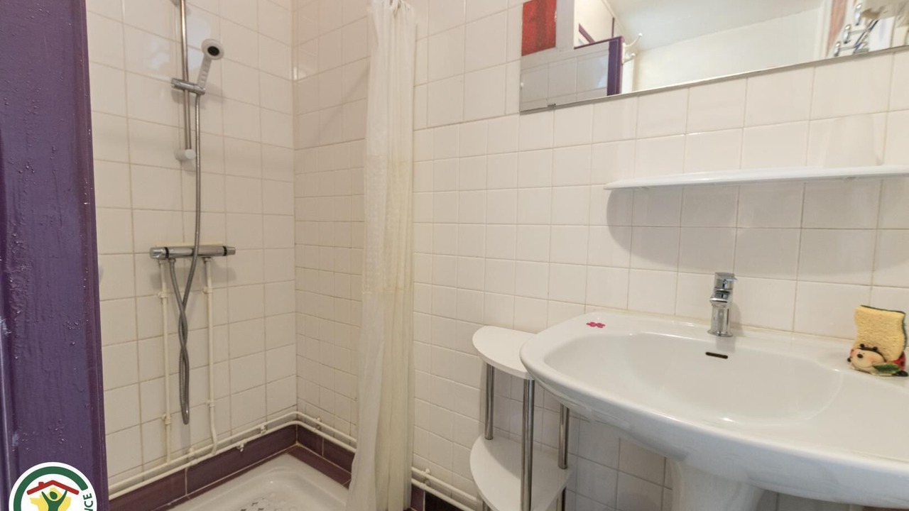 Photo of Bathroom in Outines