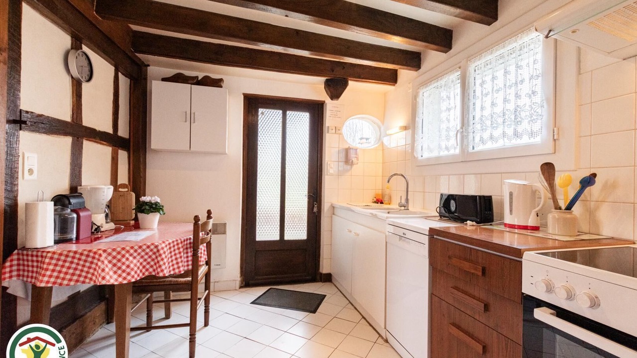 Photo of Kitchen in Outines