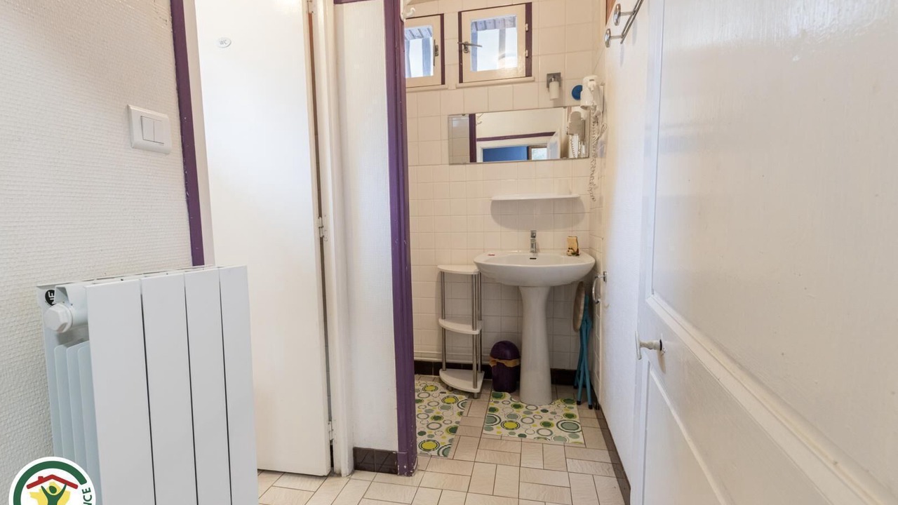 Photo of Bathroom in Outines